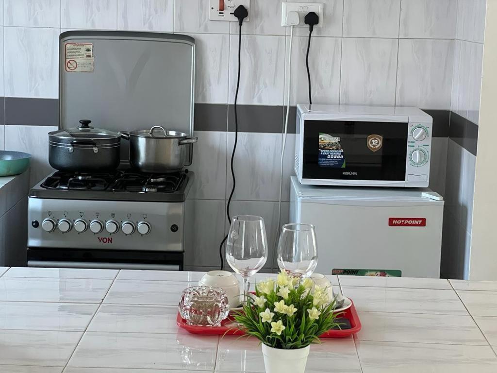 Lux Lantana Executive Apartment
