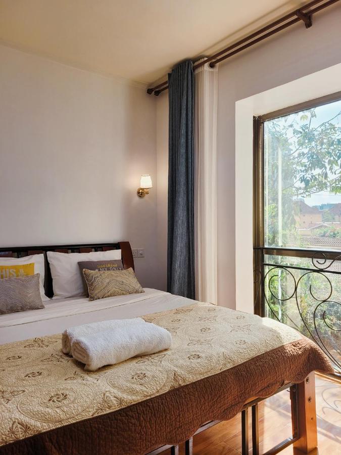 Stunning And Serene Homes Apartment