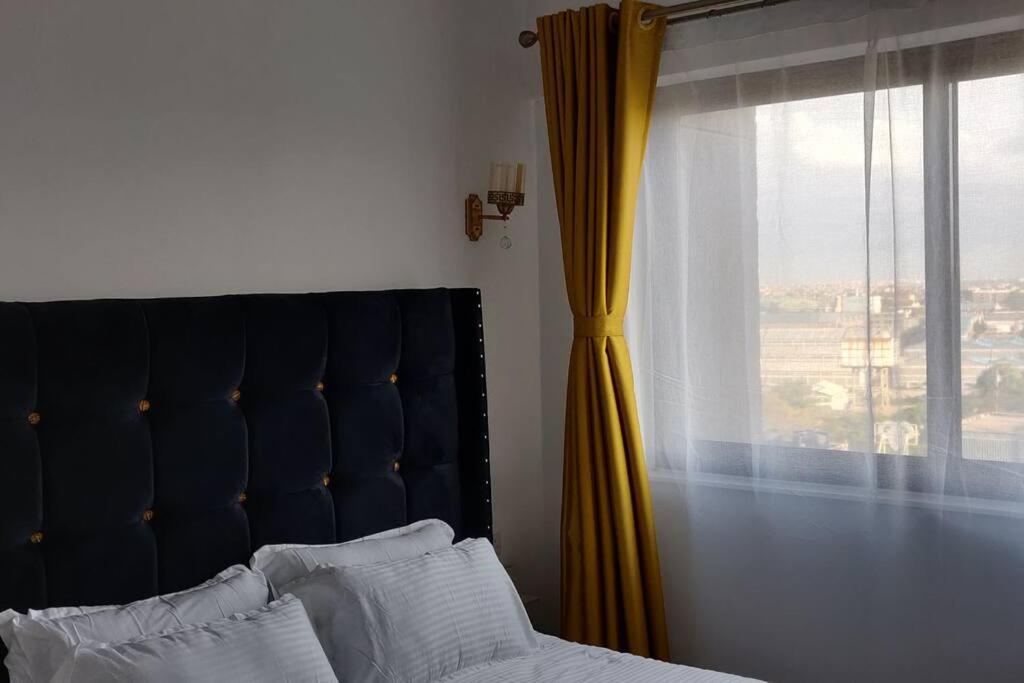 Apartment Emaza Lux Stylish, Modern 1 Bedroom Apartment, Pool & Gym, At Mi Vida Garden