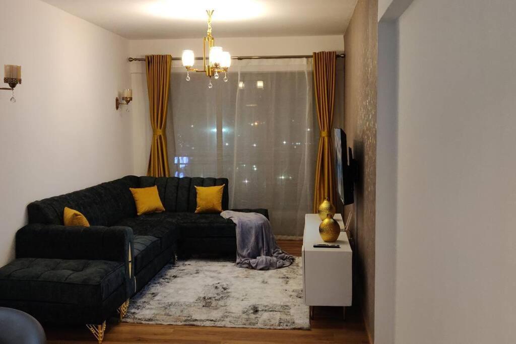 Apartment Emaza Lux Stylish, Modern 1 Bedroom Apartment, Pool & Gym, At Mi Vida Garden *