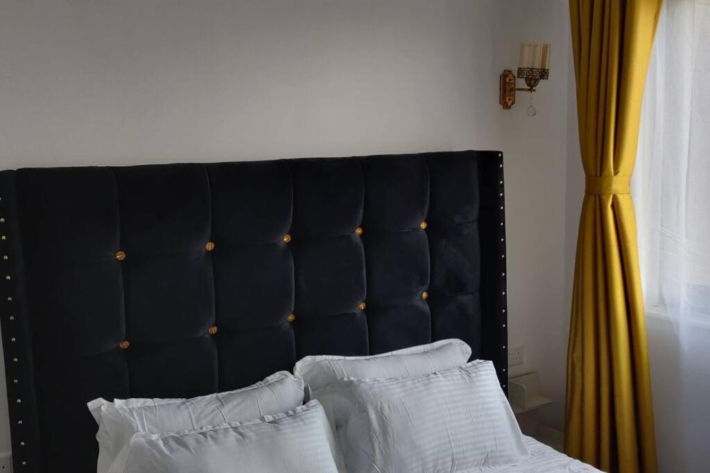 Apartment Emaza Lux Stylish, Modern 1 Bedroom Apartment, Pool & Gym, At Mi Vida Garden *