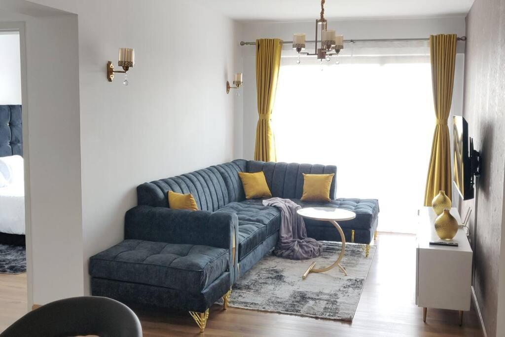 Emaza Lux Stylish, Modern 1 Bedroom Apartment, Pool & Gym, At Mi Vida Garden