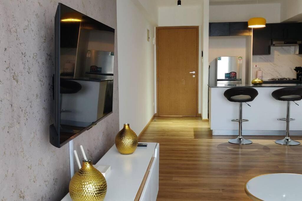 Emaza Lux Stylish, Modern 1 Bedroom Apartment, Pool & Gym, At Mi Vida Garden * Nairobi