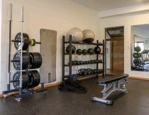 Emaza Lux Stylish, Modern 1 Bedroom Apartment, Pool & Gym, At Mi Vida Garden Apartment *