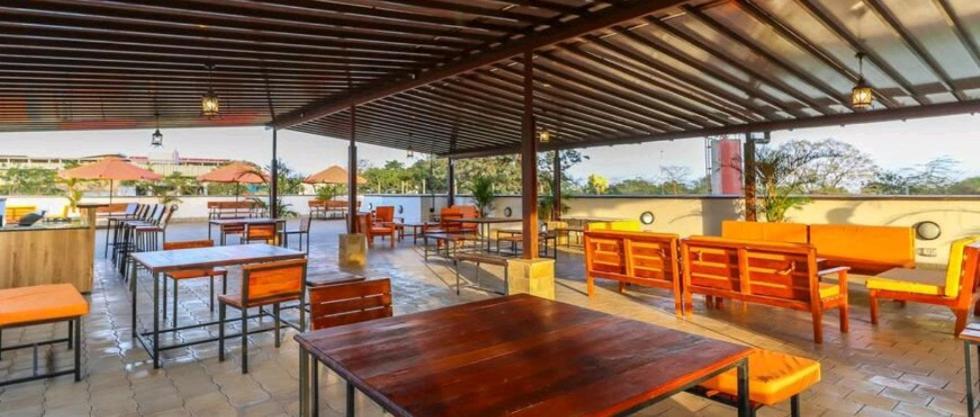 Emaza Lux Stylish, Modern 1 Bedroom Apartment, Pool & Gym, At Mi Vida Garden Apartment *
