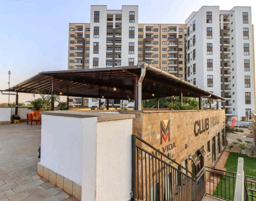 Apartment Emaza Lux Stylish, Modern 1 Bedroom Apartment, Pool & Gym, At Mi Vida Garden *