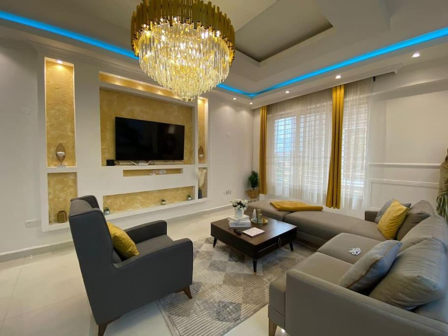 Sydney 4 Bed Fully Furnished.