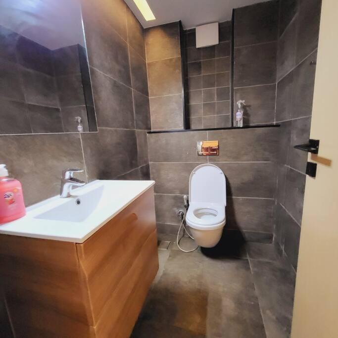 Luxury Modern 3bdr W/pool & Gym Ph_a205 Apartment