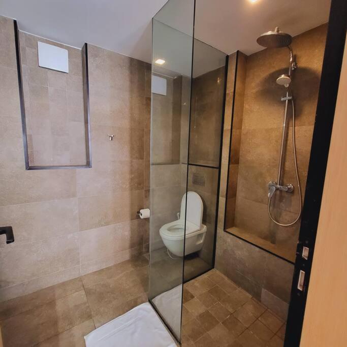 Luxury Modern 3bdr W/pool & Gym Ph_a205 *