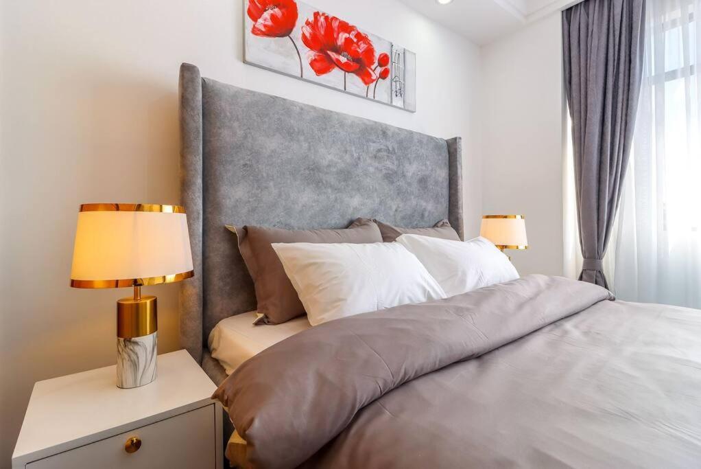 Lovely Furnished Cozy 2bed/room Apartment