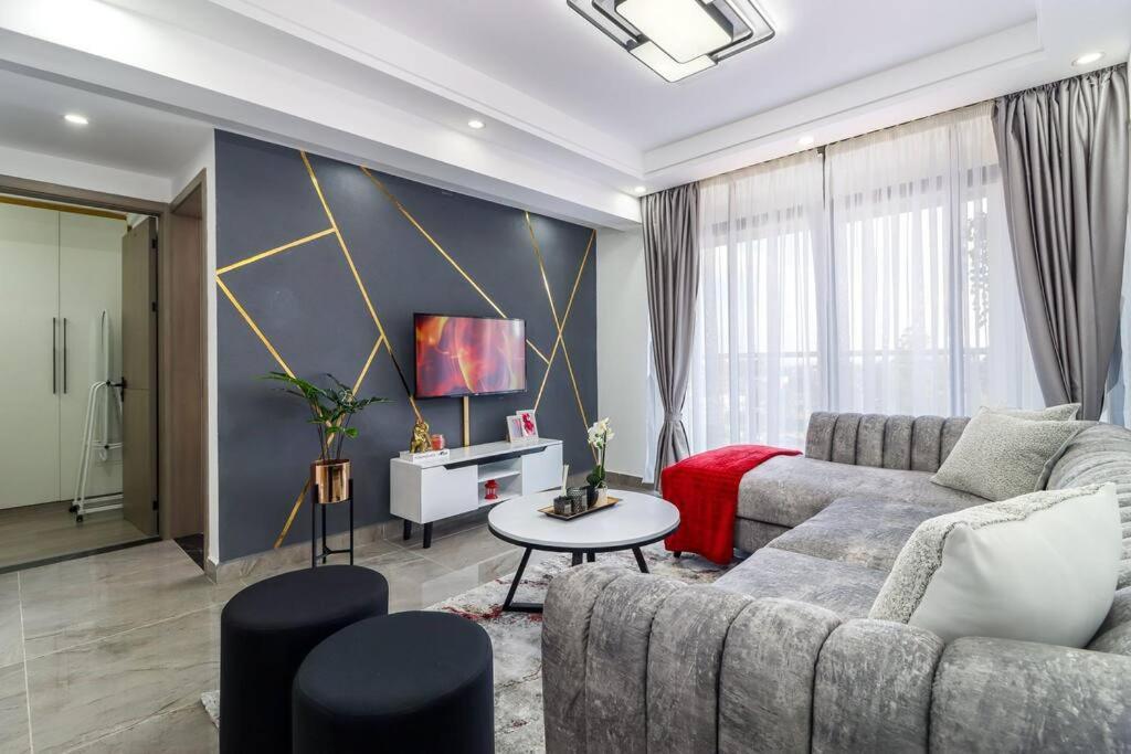 Lovely Furnished Cozy 2bed/room Apartment *