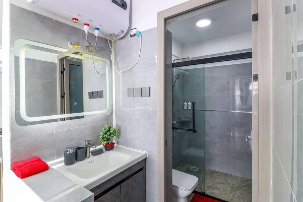 Lovely Furnished Cozy 2bed/room Apartment *