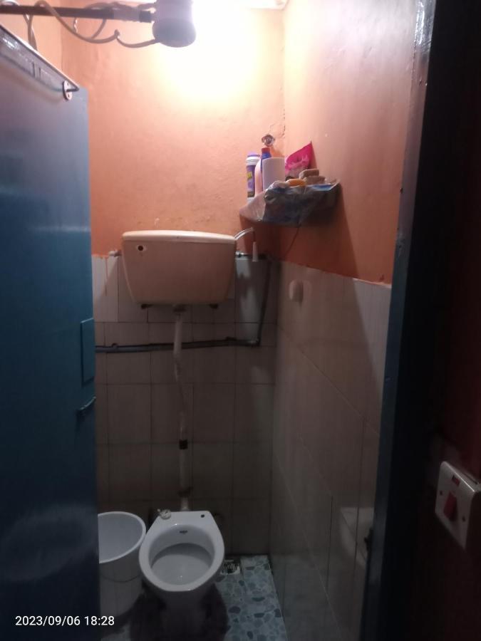 Brown House Love hotel