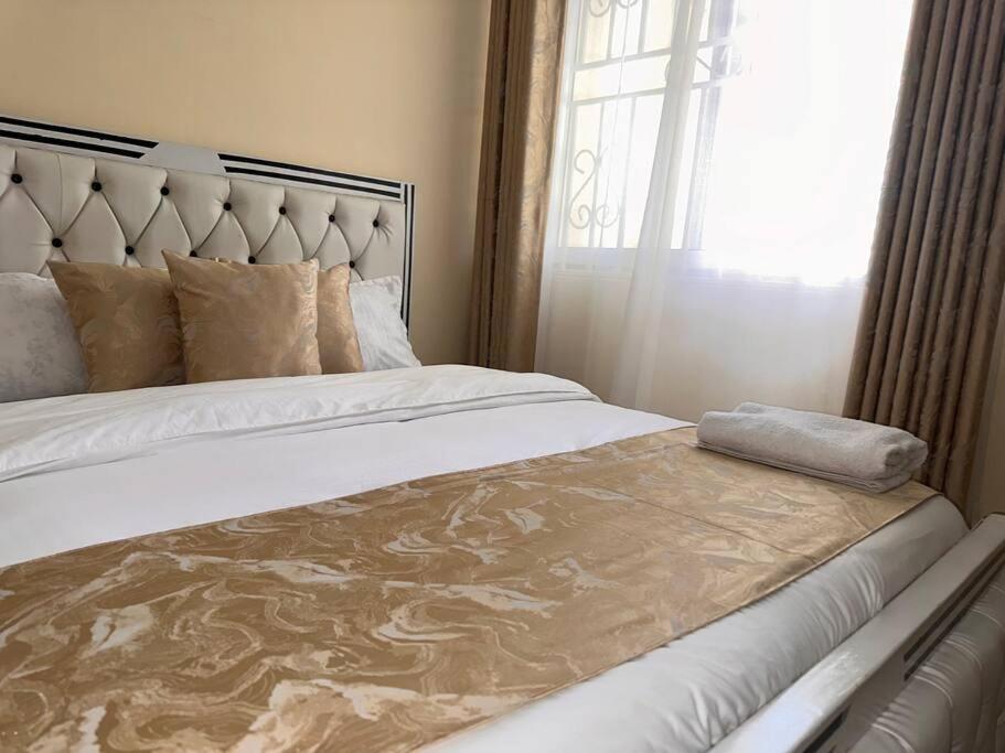 Luxury 3bedroom Apartment *