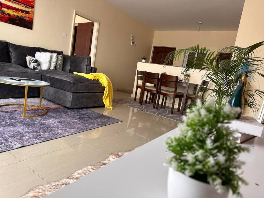 Luxury 3bedroom Apartment *