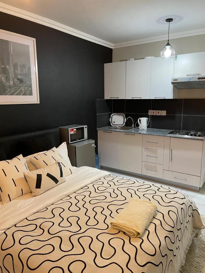 Chic Homes Jkia - Cozy Homes Near Jkia And Sgr Apartment