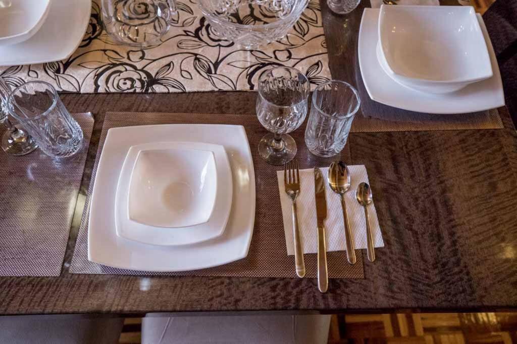 Royal Castle 3 Bedroom En-suite Cozy Apartment