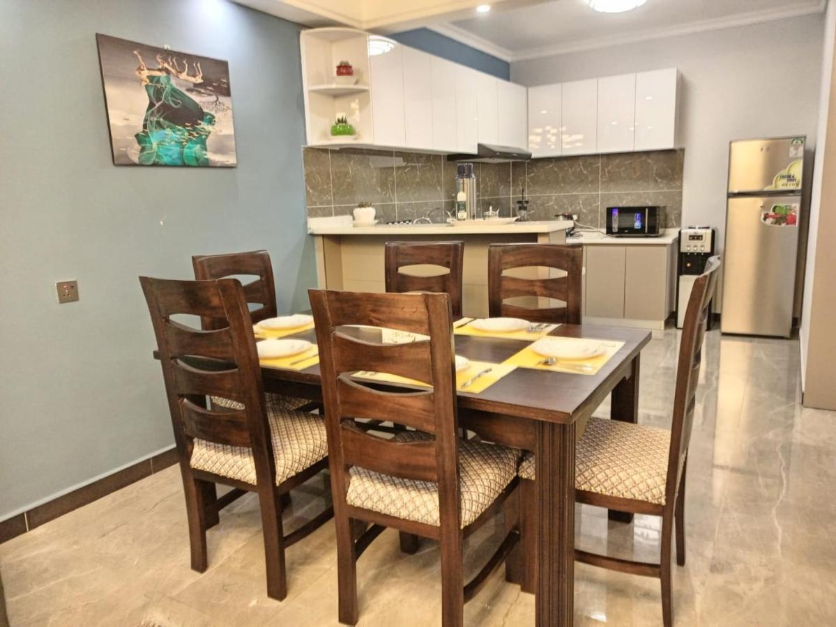 Stayrest Safari Tours New 3 Bedroom In Kilimani With Rooftop Pool Apartment Nairobi