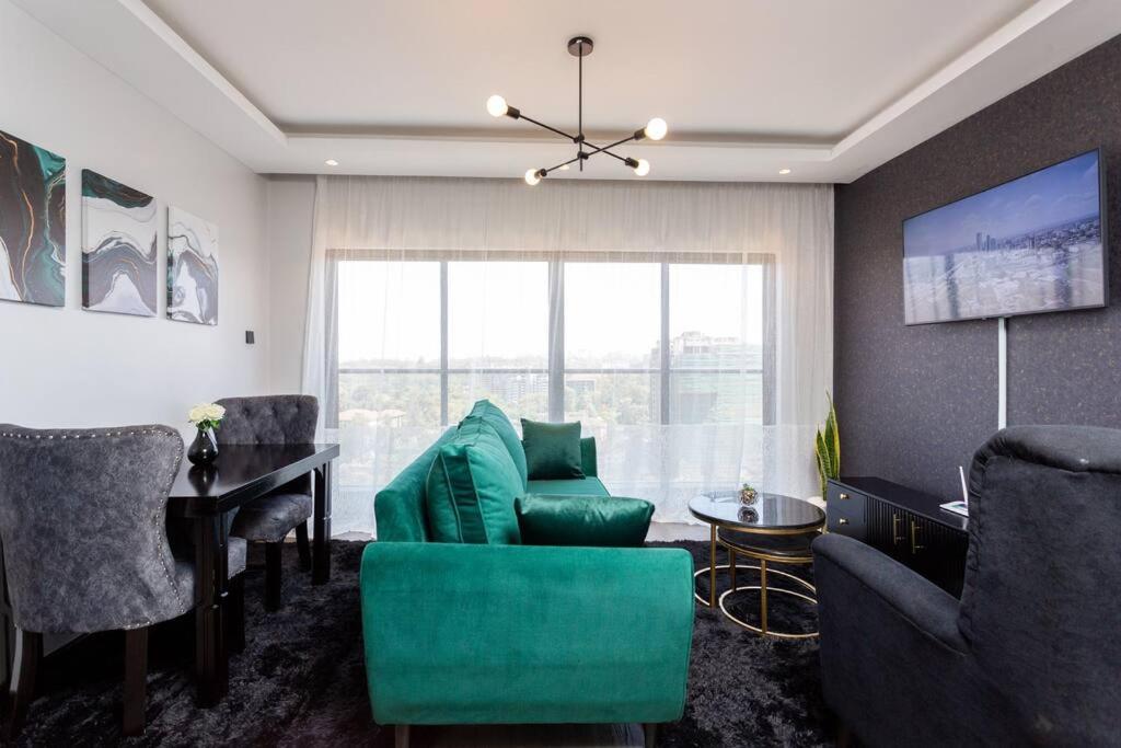 Apartment High-rise 2bd/2ba Luxury, W/pool & Gym - Westlands *
