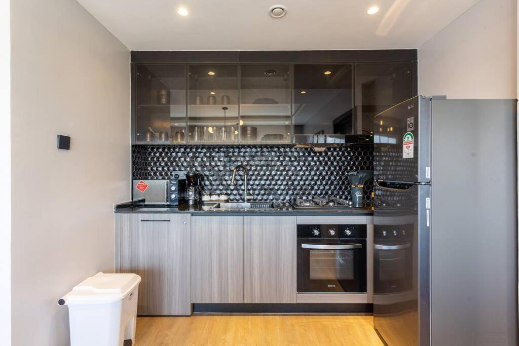 Apartment High-rise 2bd/2ba Luxury, W/pool & Gym - Westlands *