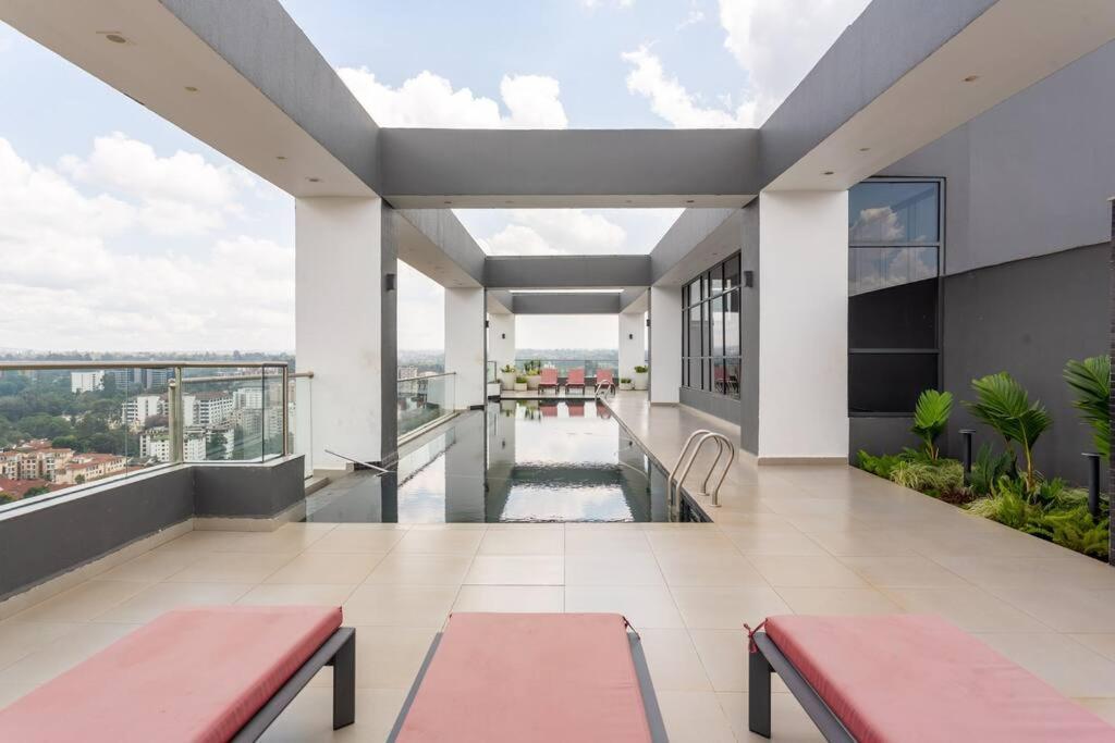 High-rise 2bd/2ba Luxury, W/pool & Gym - Westlands *