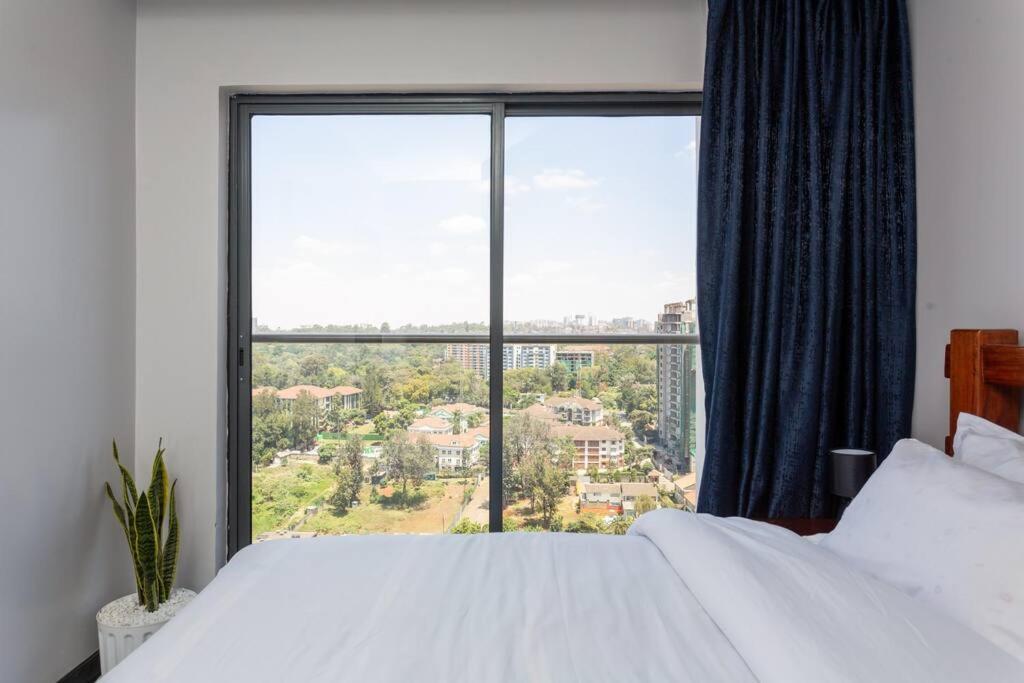 High-rise 2bd/2ba Luxury, W/pool & Gym - Westlands Apartment
