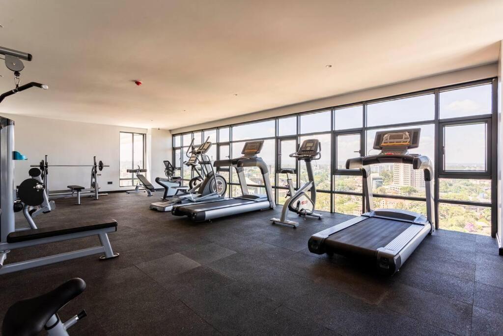 High-rise 2bd/2ba Luxury, W/pool & Gym - Westlands Apartment *