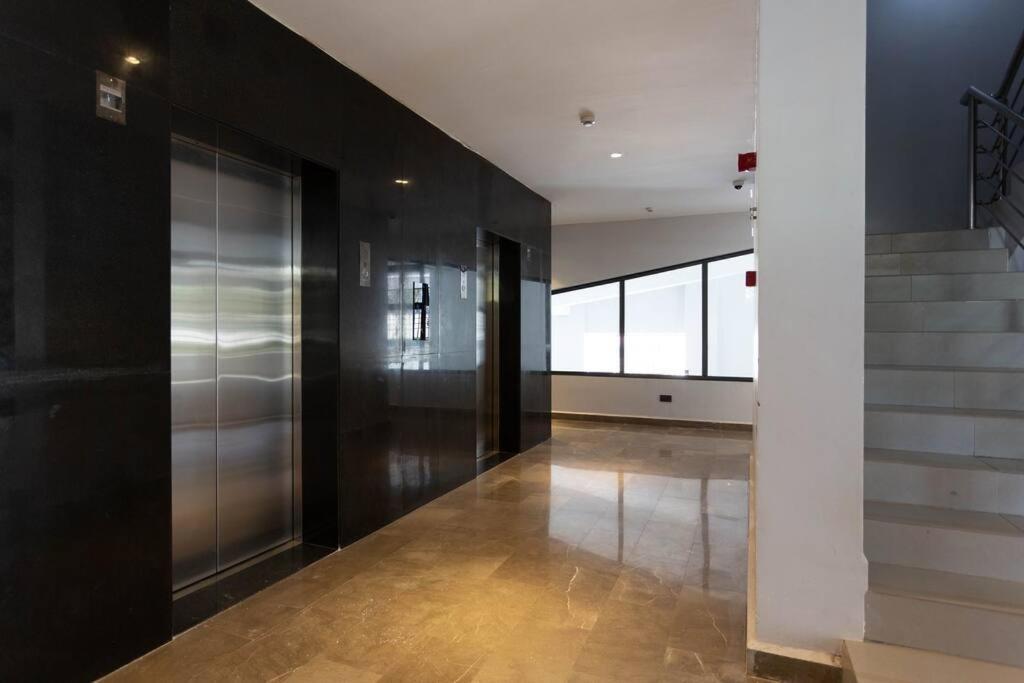 High-rise 2bd/2ba Luxury, W/pool & Gym - Westlands Apartment Nairobi