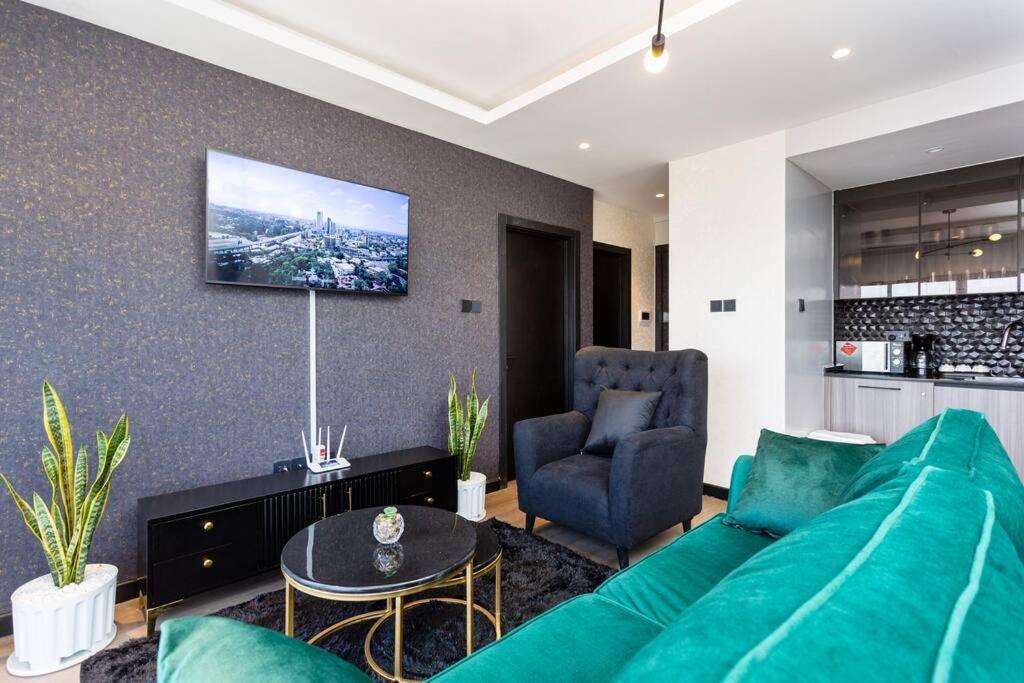 High-rise 2bd/2ba Luxury, W/pool & Gym - Westlands Apartment Nairobi