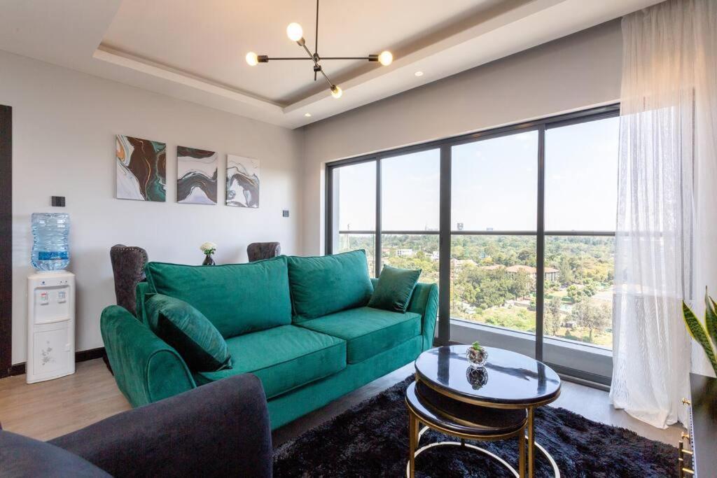Apartment High-rise 2bd/2ba Luxury, W/pool & Gym - Westlands *