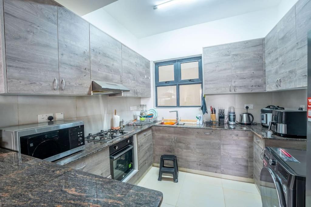 2bedroom With Balcony Views Aramis Apartment