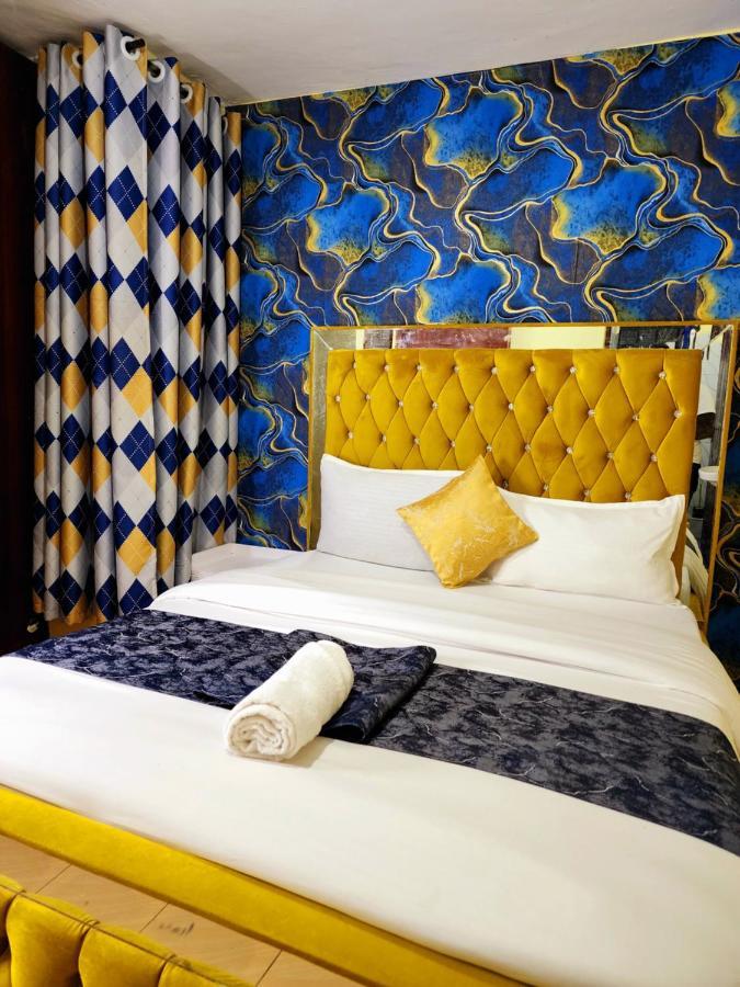 Ultimate Airbnbs Bed & Breakfast *