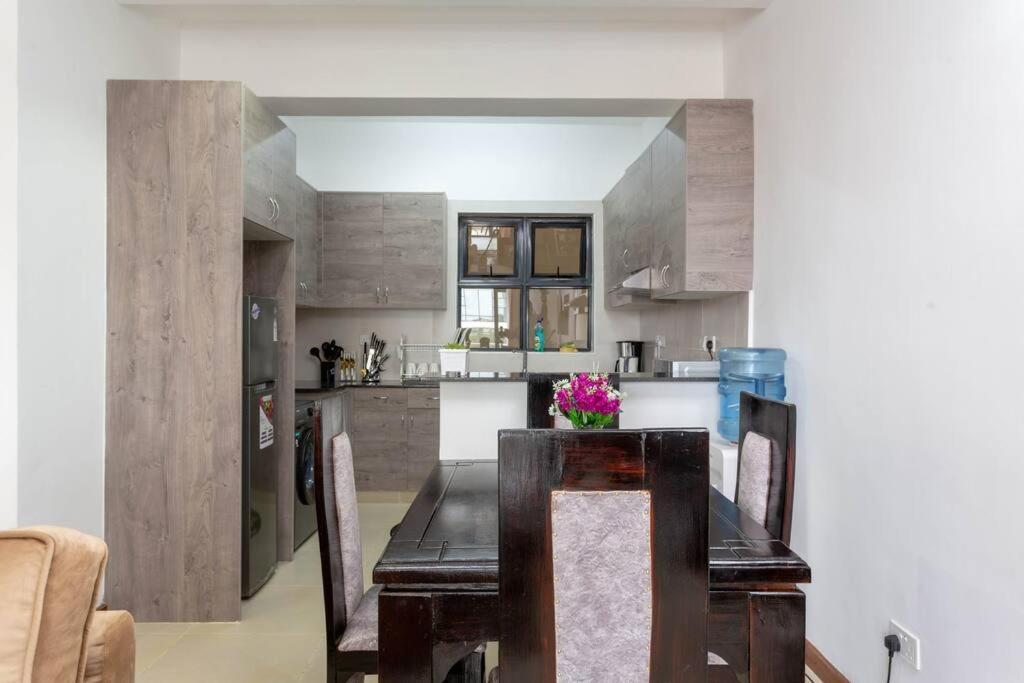 Apartment Modern Skyline Luxury - 2bd/2ba - Westlands Nairobi