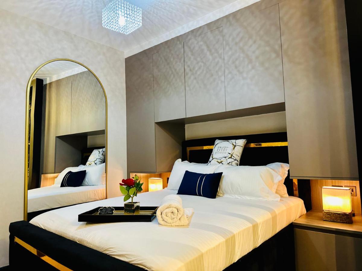 Escada Next Level Luxurious Apartment *