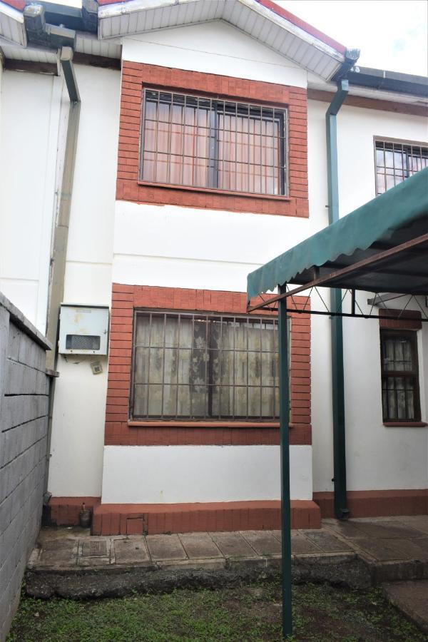 Malaikamaisonette Fully Furnished Nyayo Estate Kenya Namba Simu Sufuri Saba Sufuri Moja Moja Nne Tisa Sufuri Sufuri Saba Next To Jkia Jomo Kenyatta International Airport,next To Sgr Terminus Next To Kenya Airways Pride Centr Holiday home Nairobi