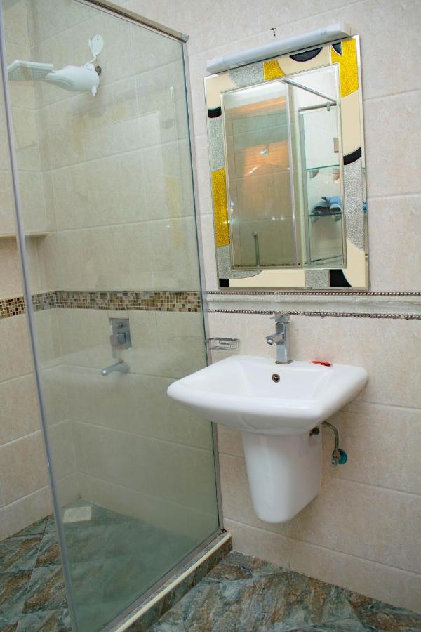 A 5 Star 2 Bedroom *