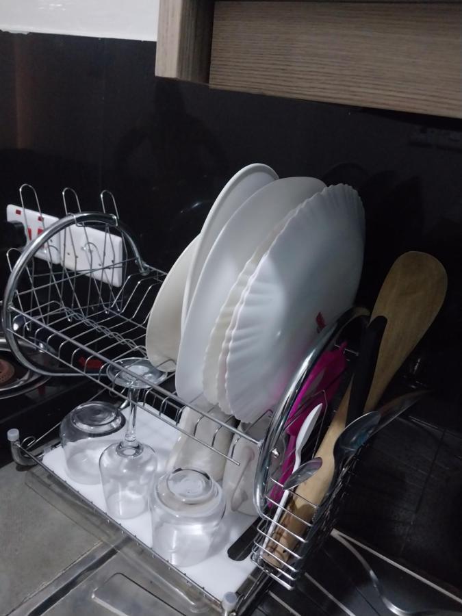 Kings And Queens Airbnb With Wi-fi Near Jkia Airport. Apartment *
