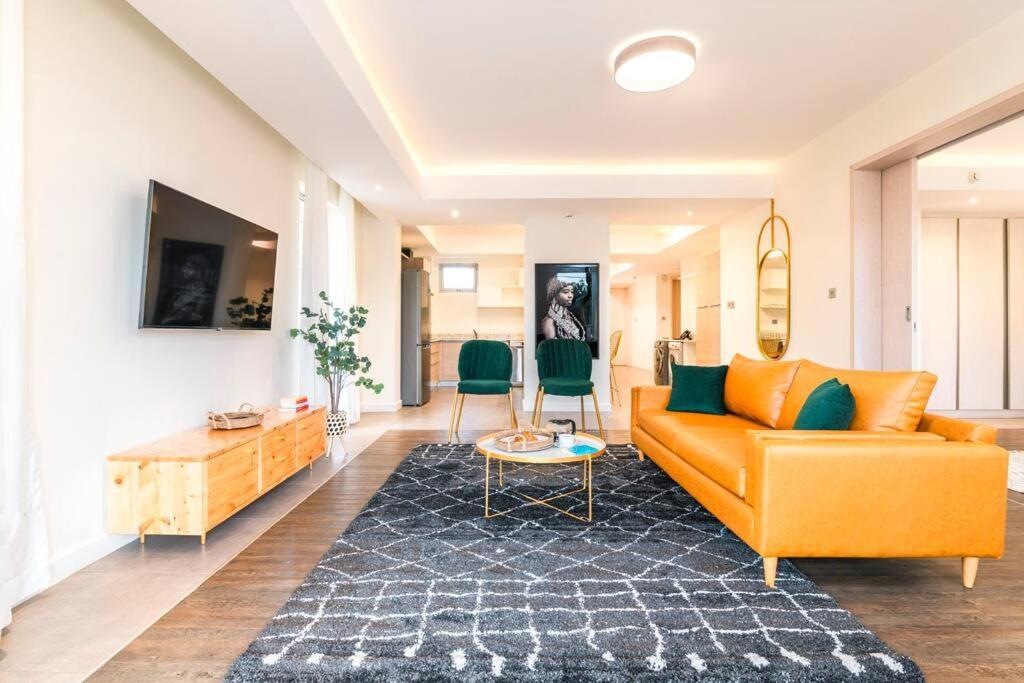 Apartment Capital Olive Tree Line 2 Bed By Yourhost,