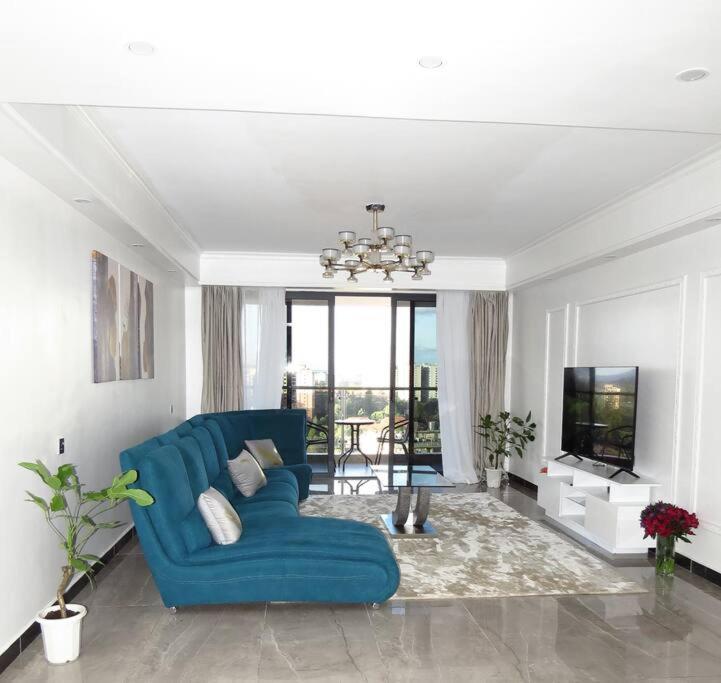 Three Bedroom Luxury Apartment *