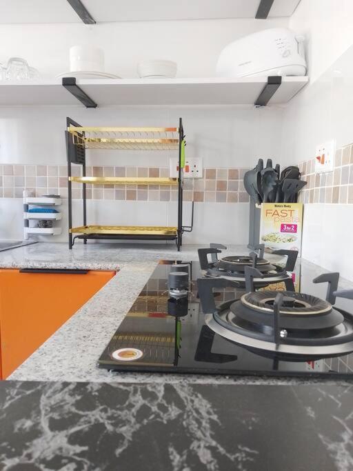 Cozy, Amenities Galore Guesthouse, 5km To Cbd Apartment *
