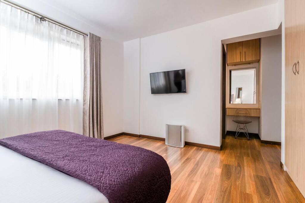 Executive Two Bdrm With Gym & Sauna . Apartment
