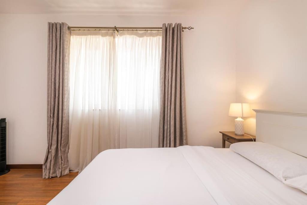 Apartment Executive Two Bdrm With Gym & Sauna . *