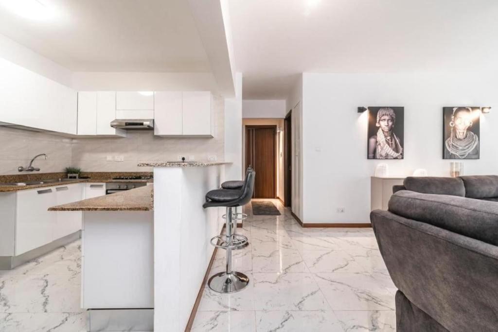 Apartment Executive Two Bdrm With Gym & Sauna .
