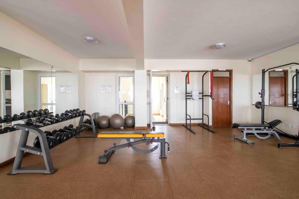 Executive Two Bdrm With Gym & Sauna . *