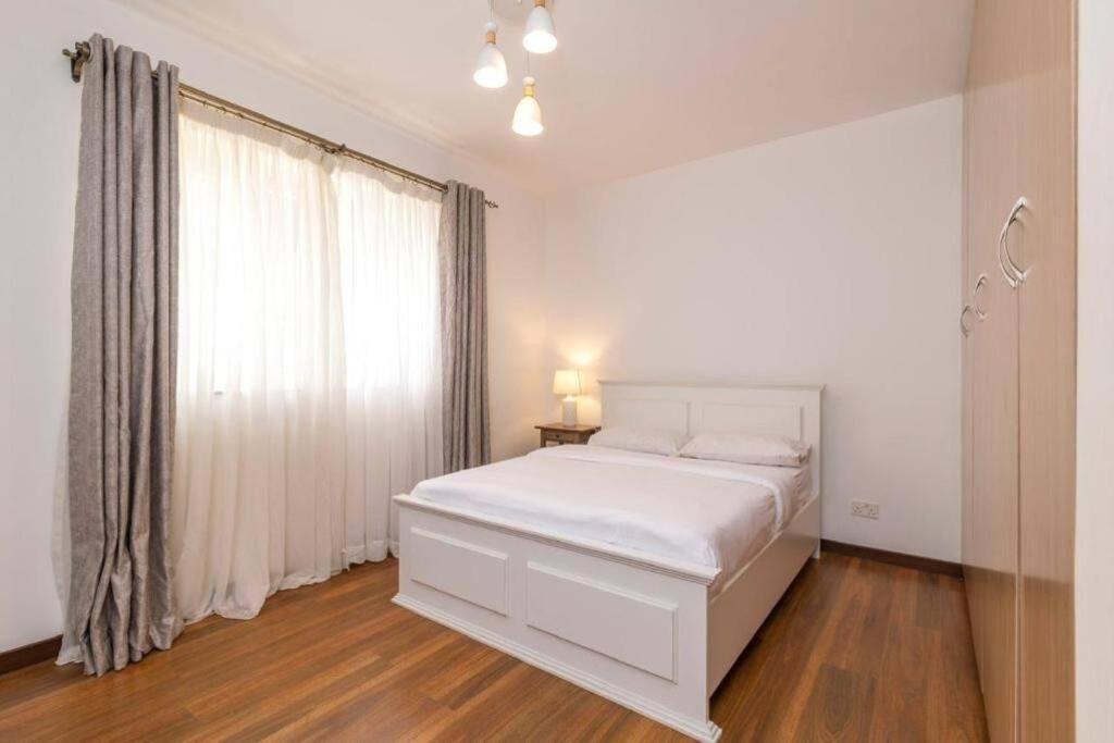 Executive Two Bdrm With Gym & Sauna . Apartment