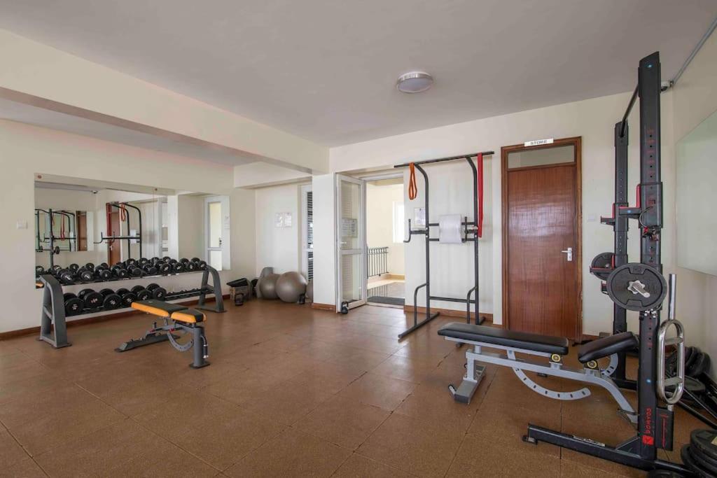Executive Two Bdrm With Gym & Sauna . *