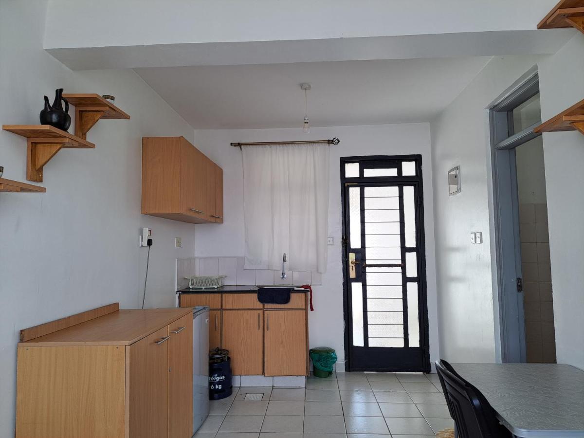 Cozy & Chic With Study, Pool, Gym And Espresso Maker