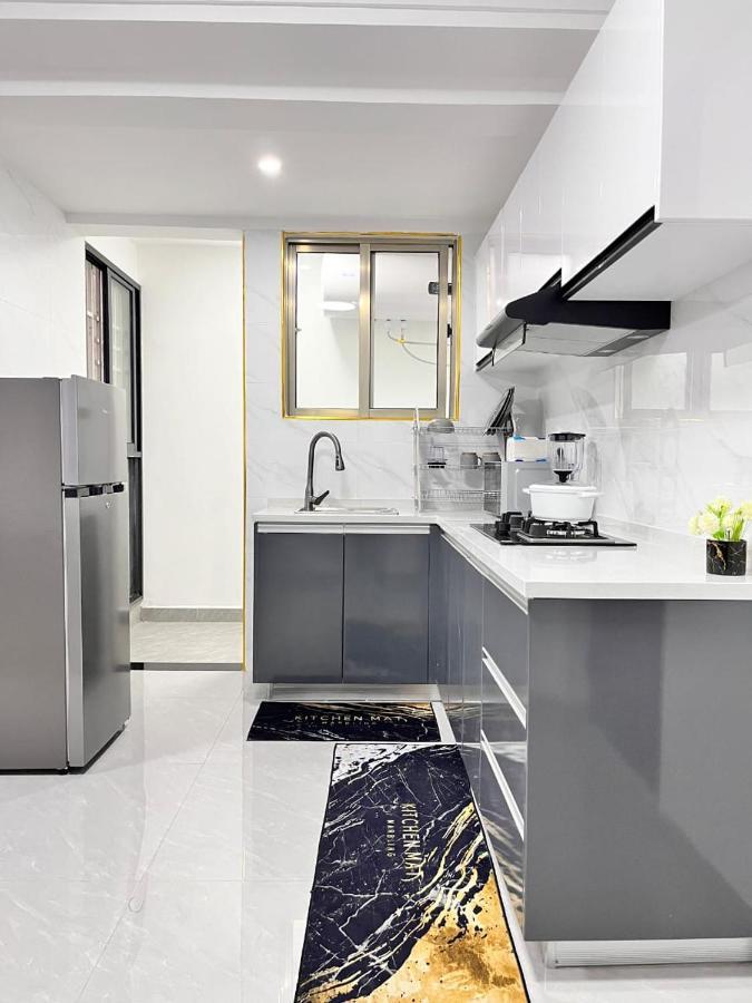 Lux Gold Park Apartment