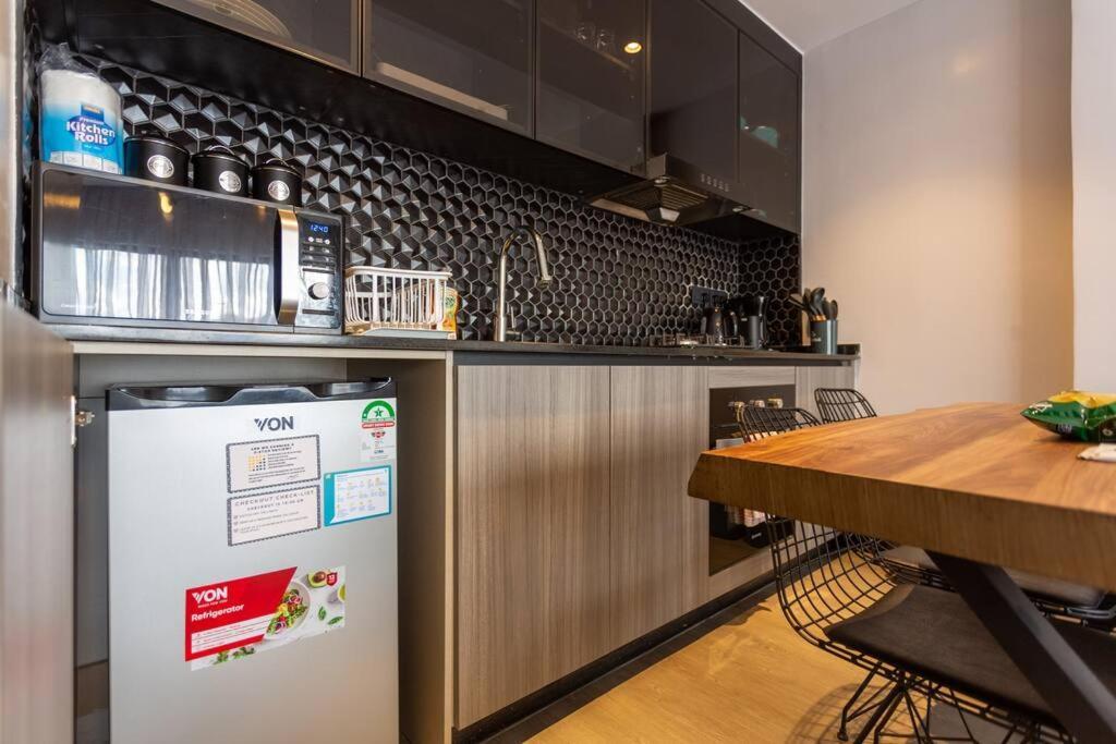 Luxury 2-bedroom At Escada Apartment *