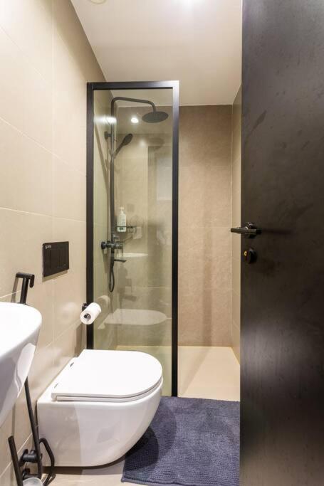 Spacious With Balcony At Escada Apartment Nairobi
